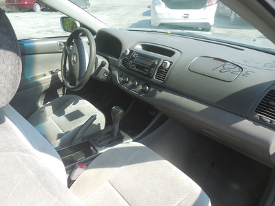 toyota camry le xle se