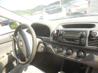 toyota camry le xle se