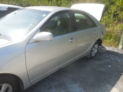 toyota camry le xle se