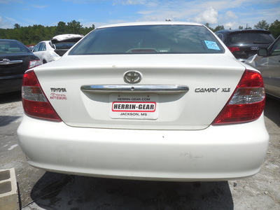 toyota camry le xle se