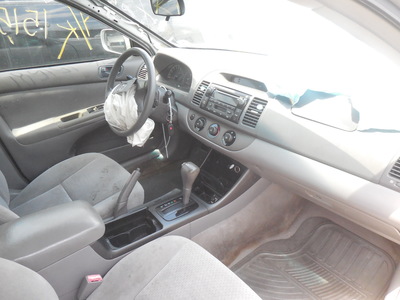 toyota camry le xle se