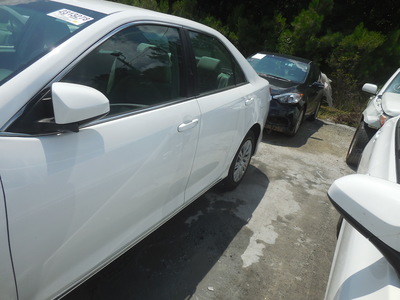 toyota camry l se le xle