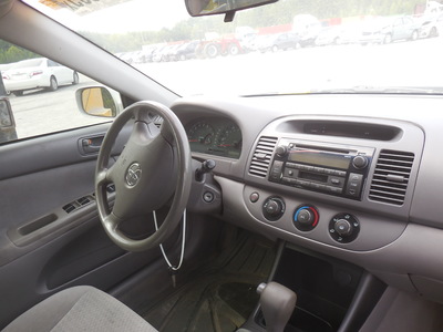 toyota camry le xle se