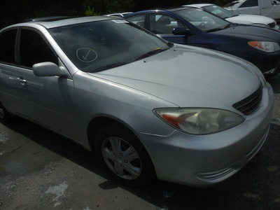 toyota camry le xle se