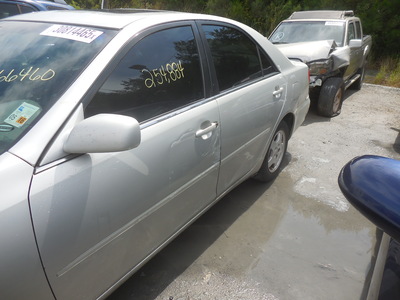 toyota camry le xle se