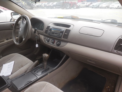 toyota camry le xle se