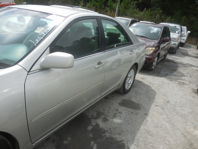 toyota camry le xle se