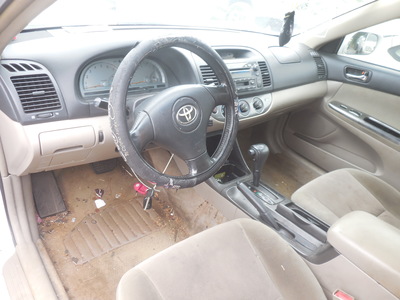 toyota camry le xle se