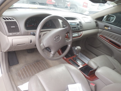 toyota camry le xle se