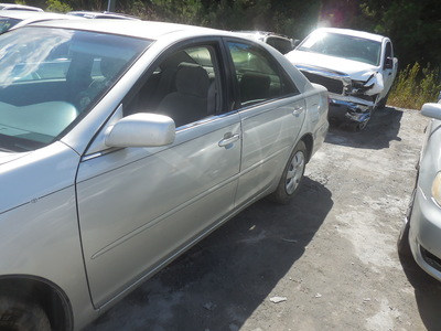 toyota camry le xle se