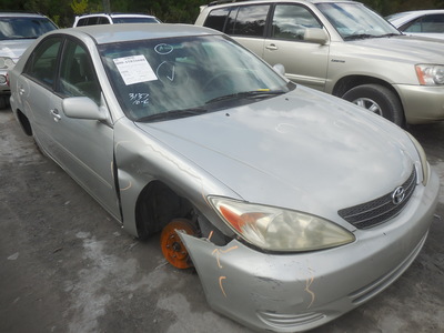 toyota camry le xle se