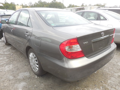 toyota camry le xle se