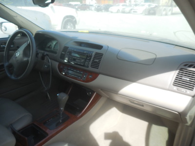 toyota camry le xle se