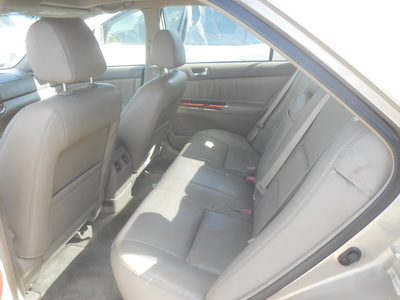 toyota camry le xle se