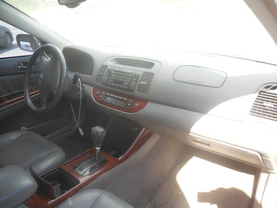 toyota camry le xle se