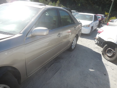 toyota camry le xle se