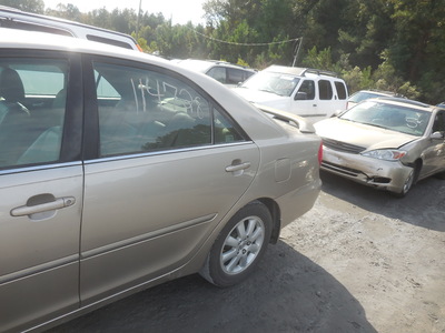 toyota camry le xle se