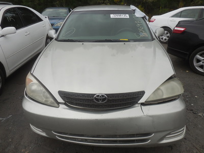 toyota camry le xle se