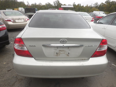 toyota camry le xle se