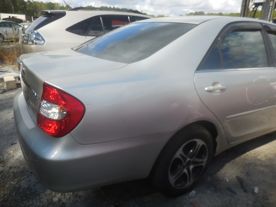 toyota camry le xle se