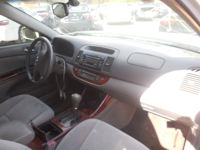 toyota camry le xle se