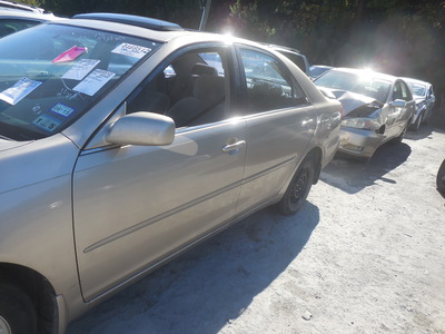 toyota camry le xle se