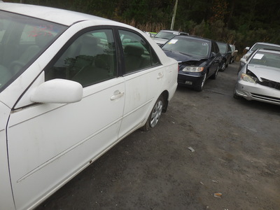 toyota camry le xle se