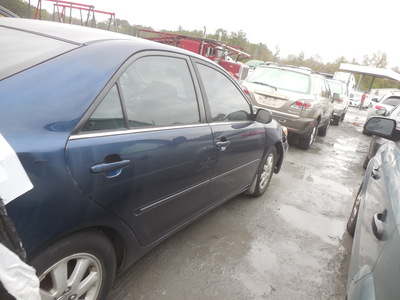 toyota camry le xle se