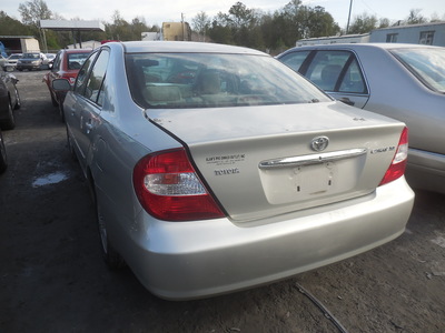 toyota camry le xle se