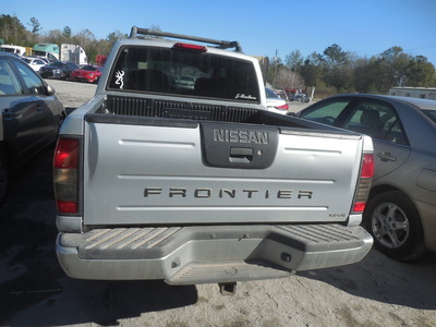 nissan frontier xe se