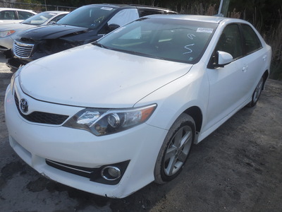 toyota camry l se le xle