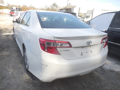 toyota camry l se le xle