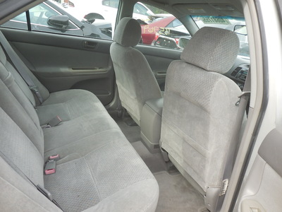 toyota camry le xle se