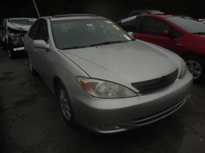 toyota camry le xle se