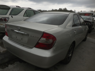 toyota camry le xle se