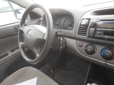 toyota camry le xle se