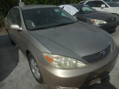 toyota camry le xle se