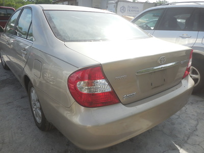 toyota camry le xle se