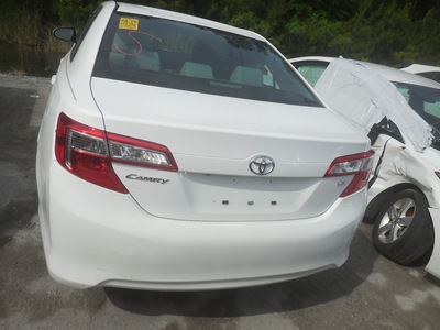 toyota camry l se le xle