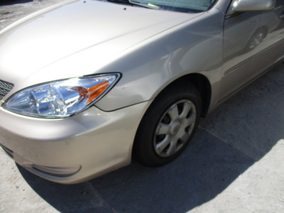 toyota camry le xle se