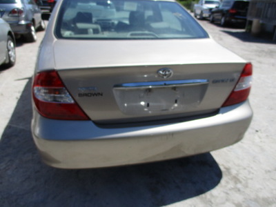 toyota camry le xle se