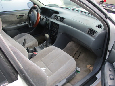 toyota camry ce le xle