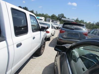 nissan frontier xe se