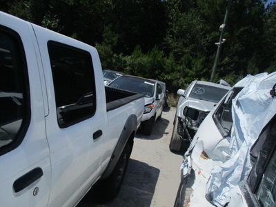 nissan frontier xe se