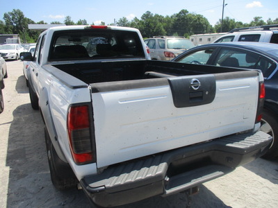 nissan frontier xe se