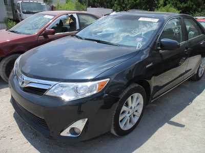 toyota camry hybrid le xle