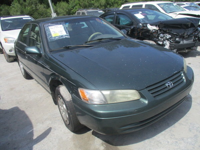 toyota camry ce le xle