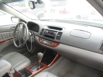 toyota camry le xle se