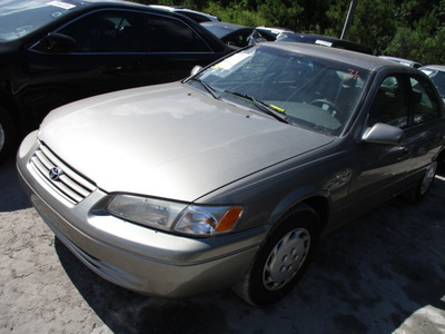 toyota camry ce le xle