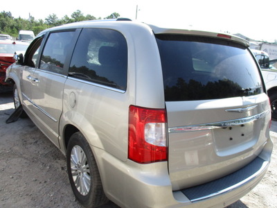 chrysler town   country lmt